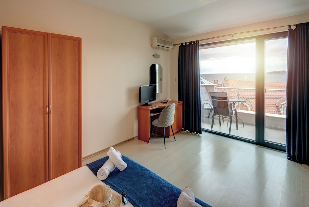 Amon Ra Family Hotel 18/35