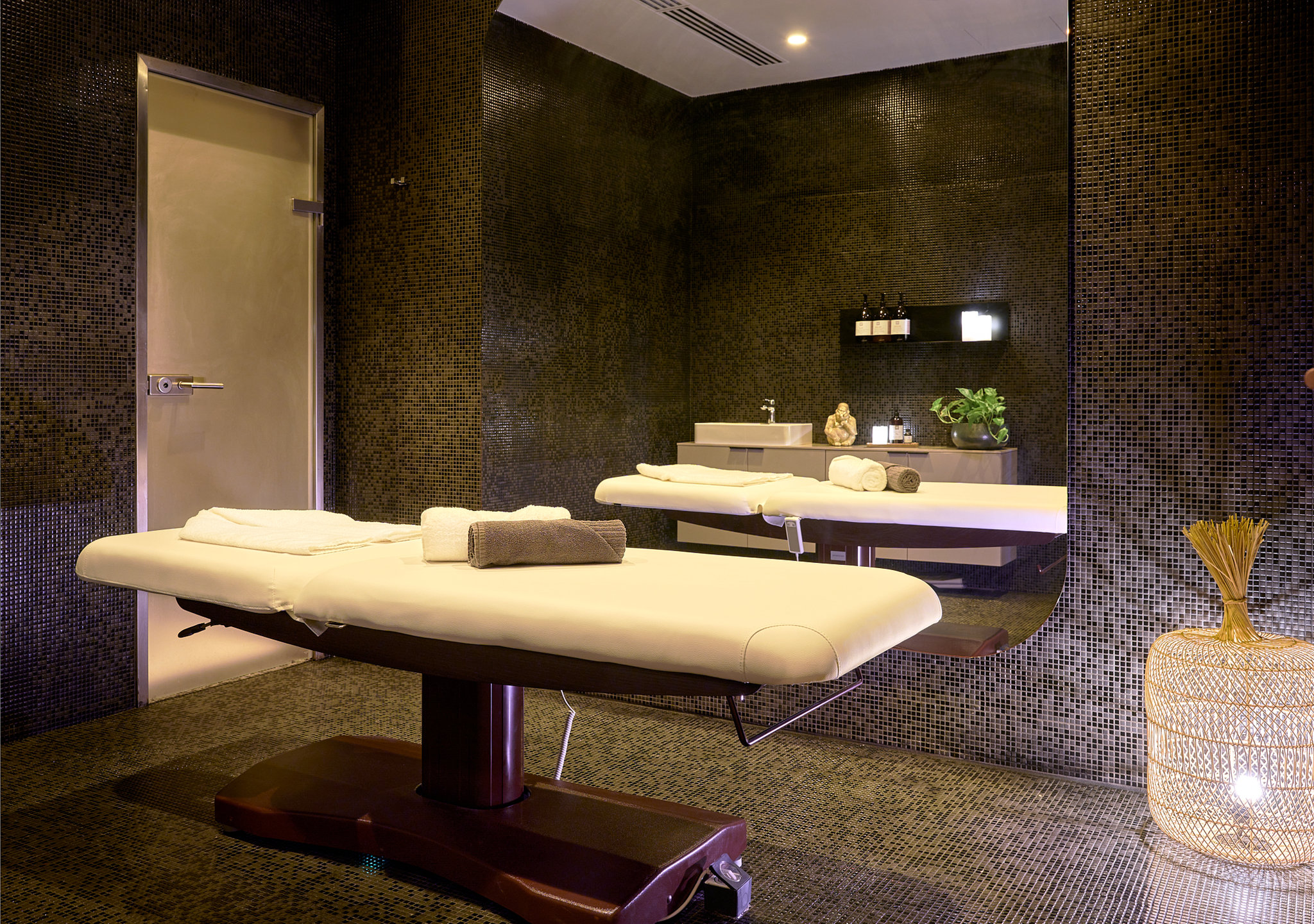 Verno House Budapest, Vignette Collection, an IHG Hotel 12/50