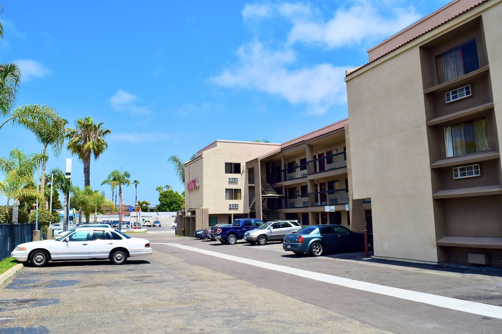 Hotel Milagro (ex Highway Inn Chula Vista) 2/25