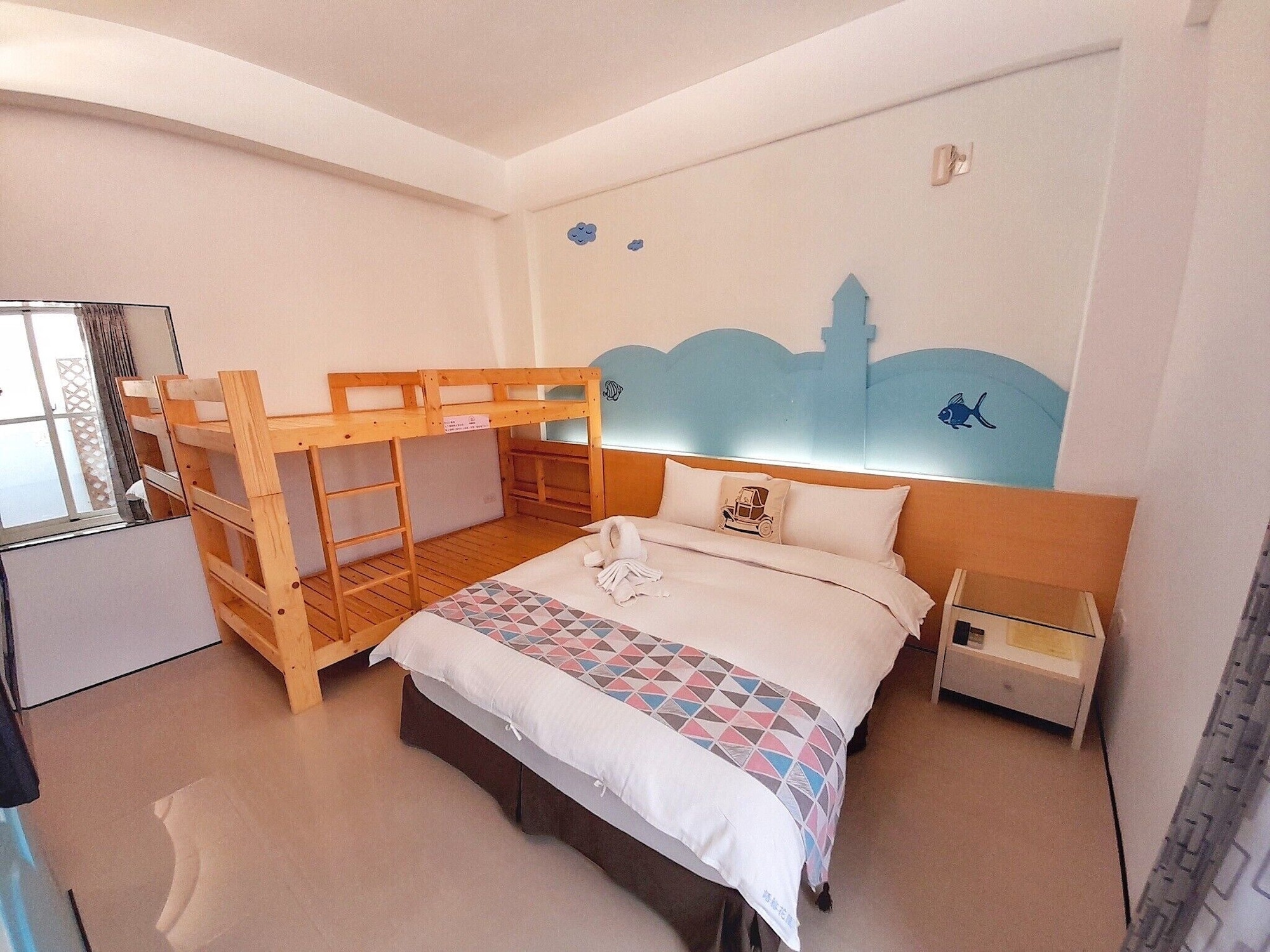 ROOM, QUADRUPLE