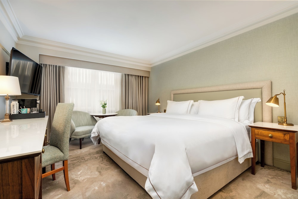 SIGNATURE, KING BED