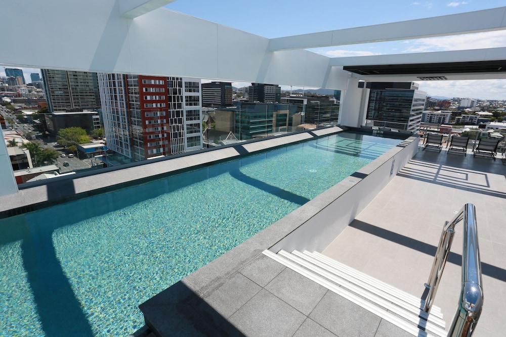 Alex Perry Hotel And Apartments 27/54