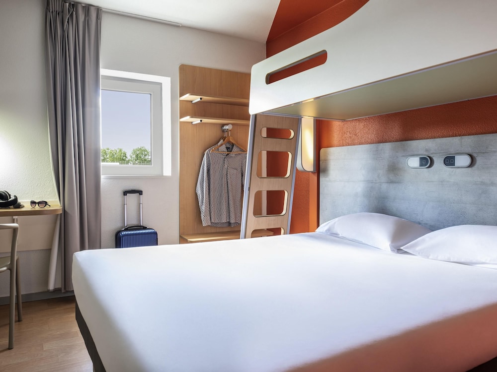 Ibis Budget Grigny Centre 6/40