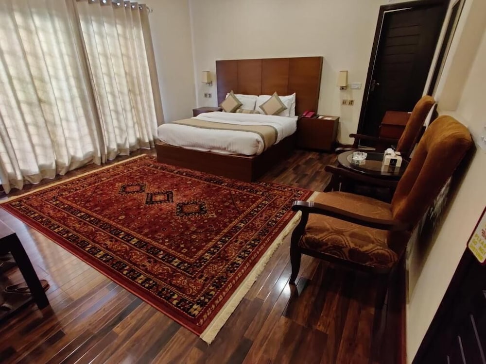 Shelton’s Rezidor Lahore 15/51