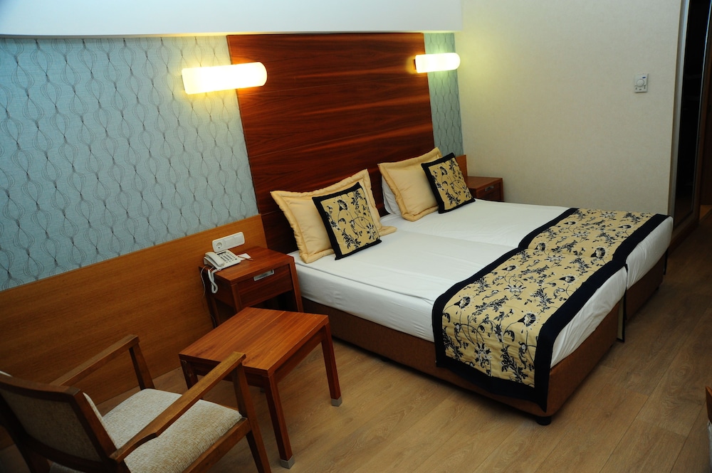Trendy Side Beach - Adults Only 16 Plus 15/71