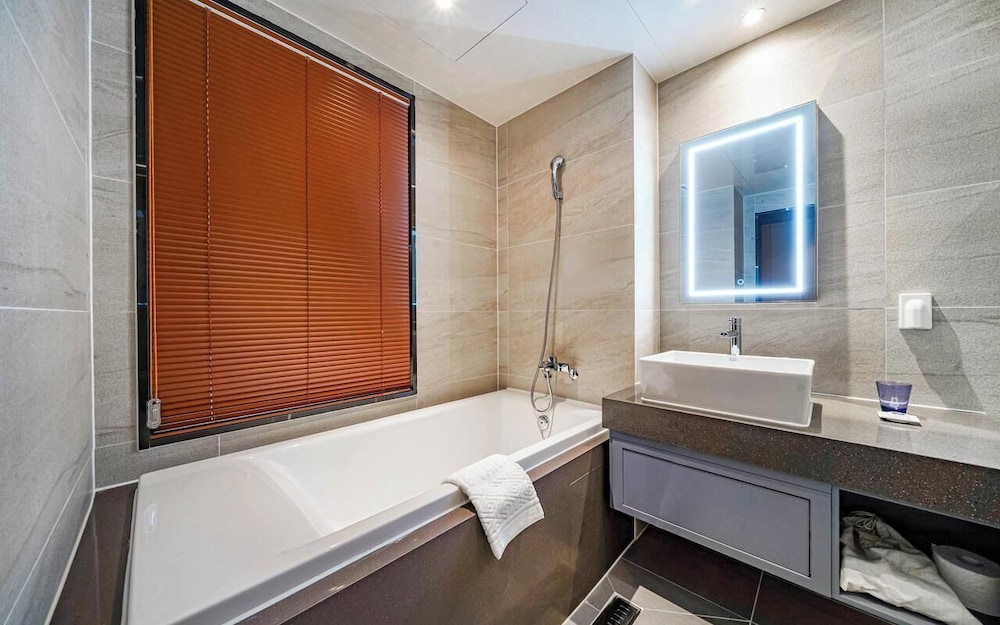 Haeundae Thevan Hotel 48/50