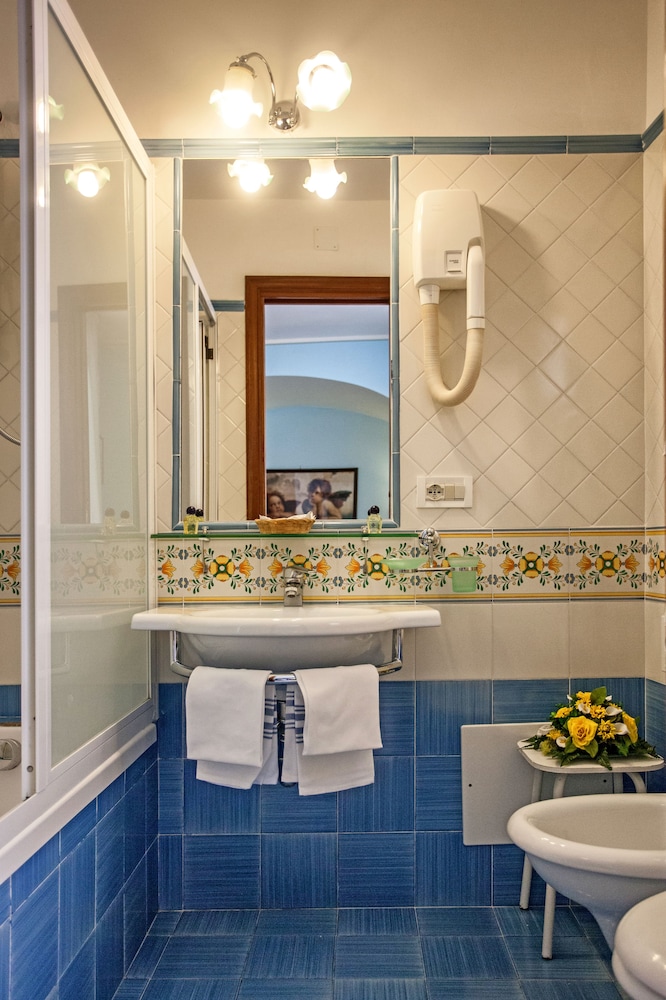 غرفة كلاسيكية ثلاثية، Hotel Amalfi 8/10