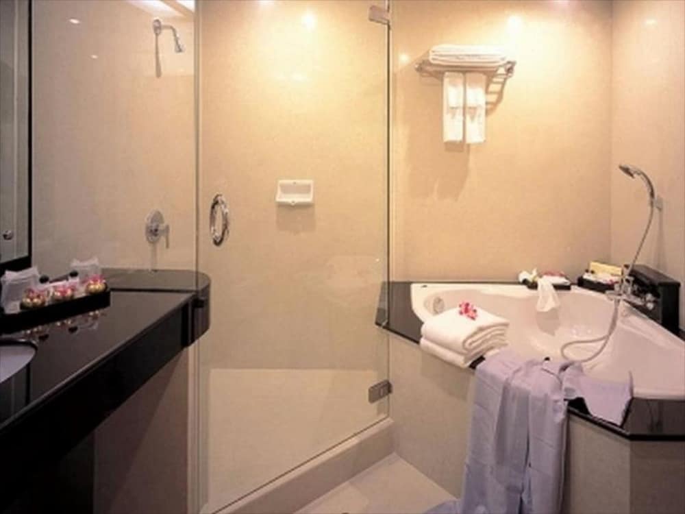 جناح جونيور بسرير كينج لذوي الإعاقة، Indra Regent Hotel 4/4