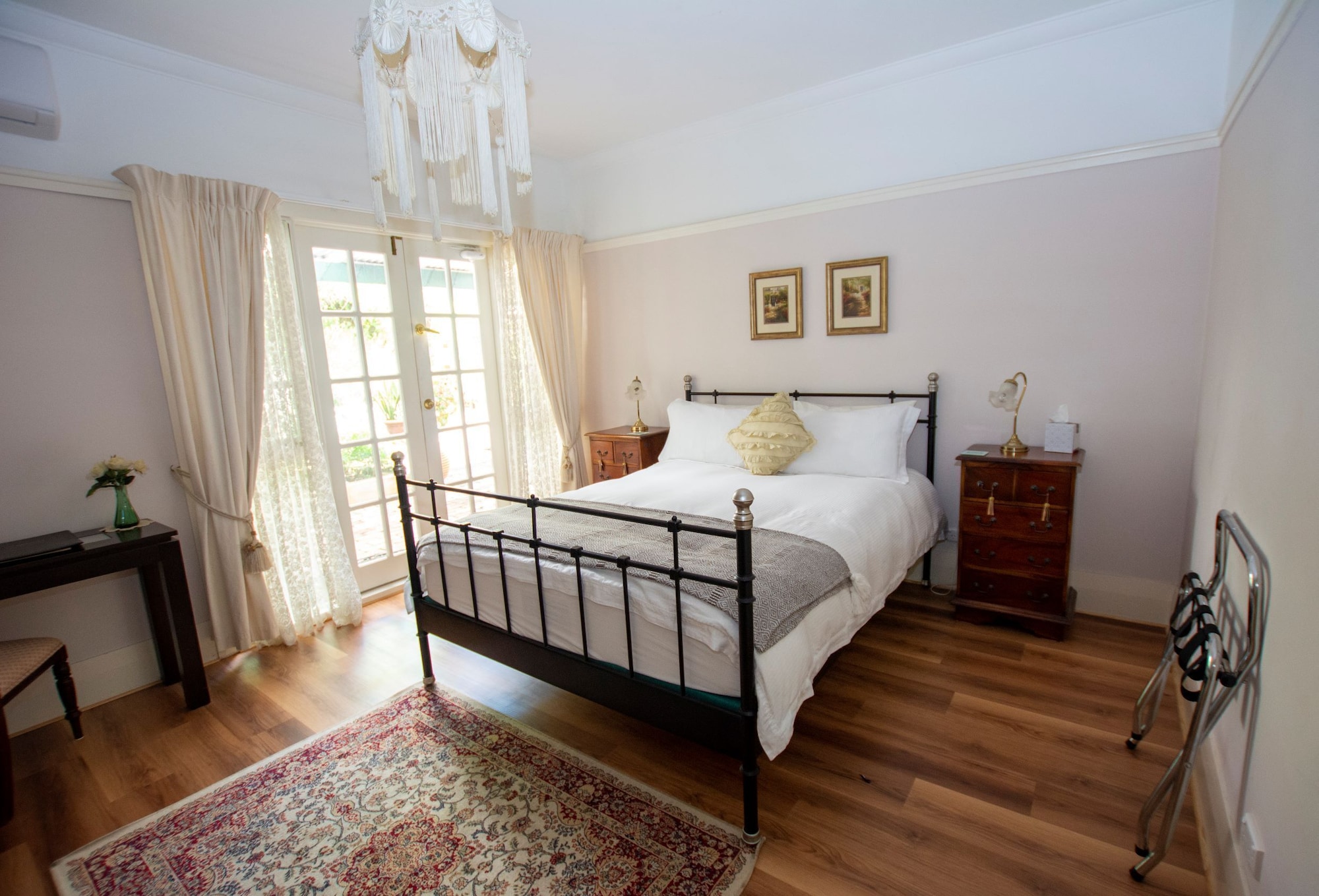 Green, Suite, King Bed