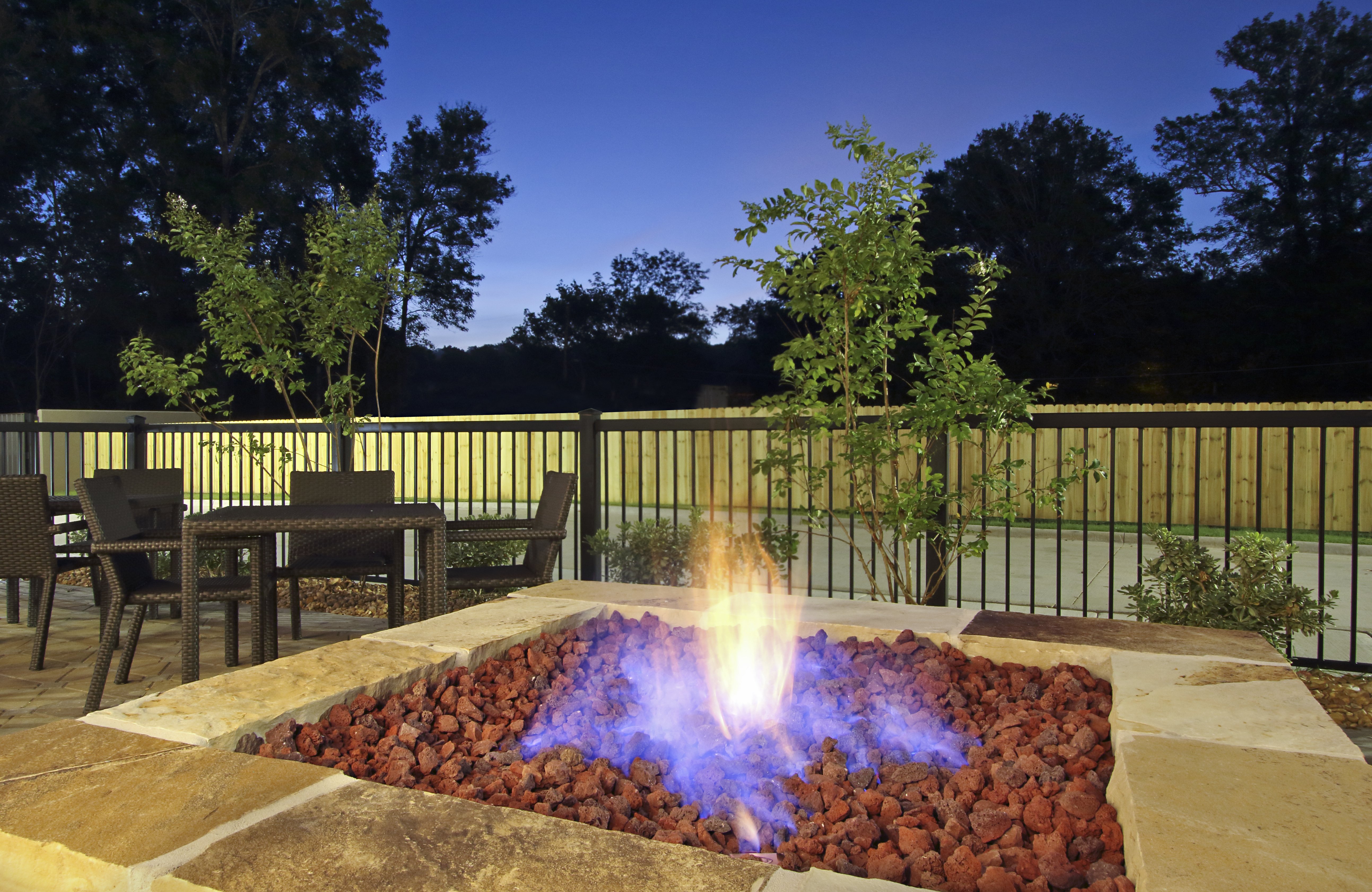 Holiday Inn Express Suites Columbus North 33/54