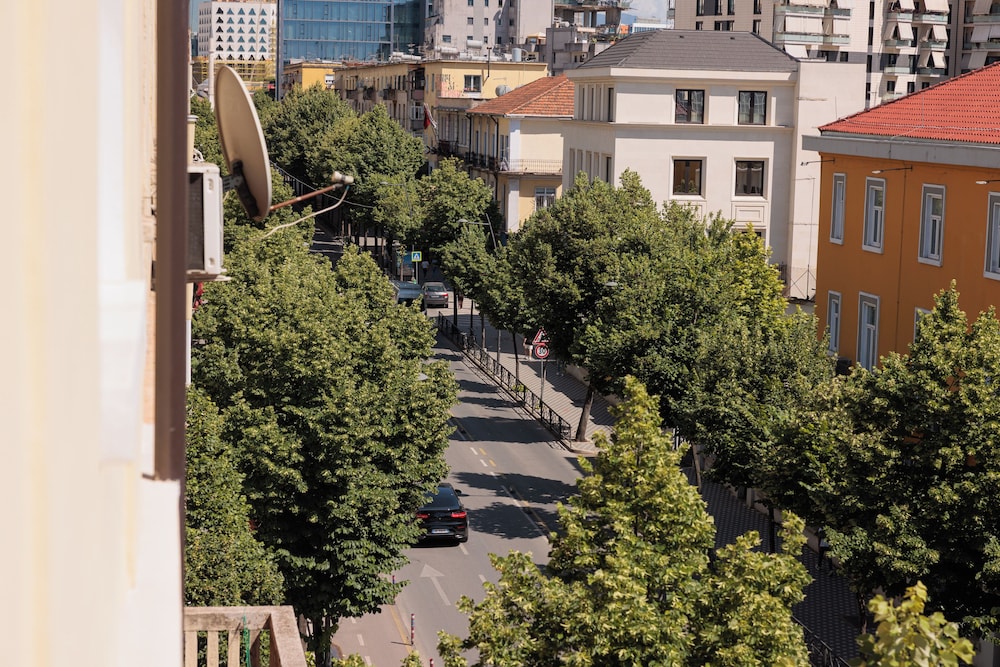 Bel Ami Hotel Tirana 47/54