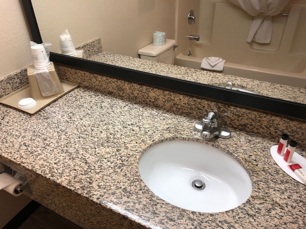 Super 8 by Wyndham LaGrande 21/36
