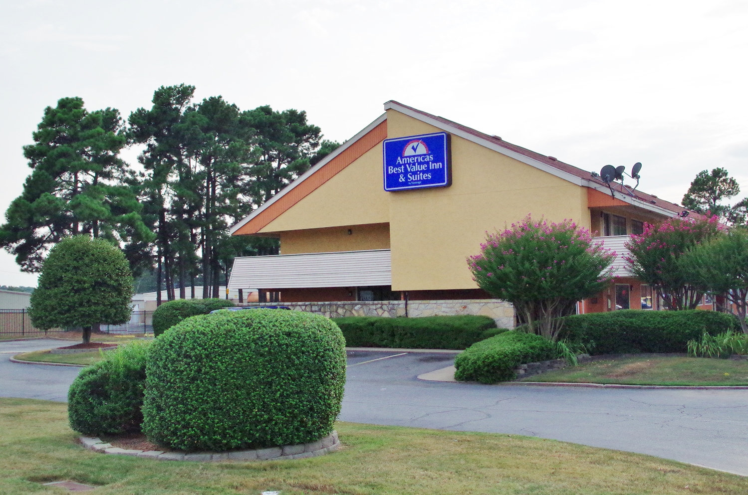 Americas Best Value Inn & Suites Little Rock at Scott Hamilton Dr 20/20