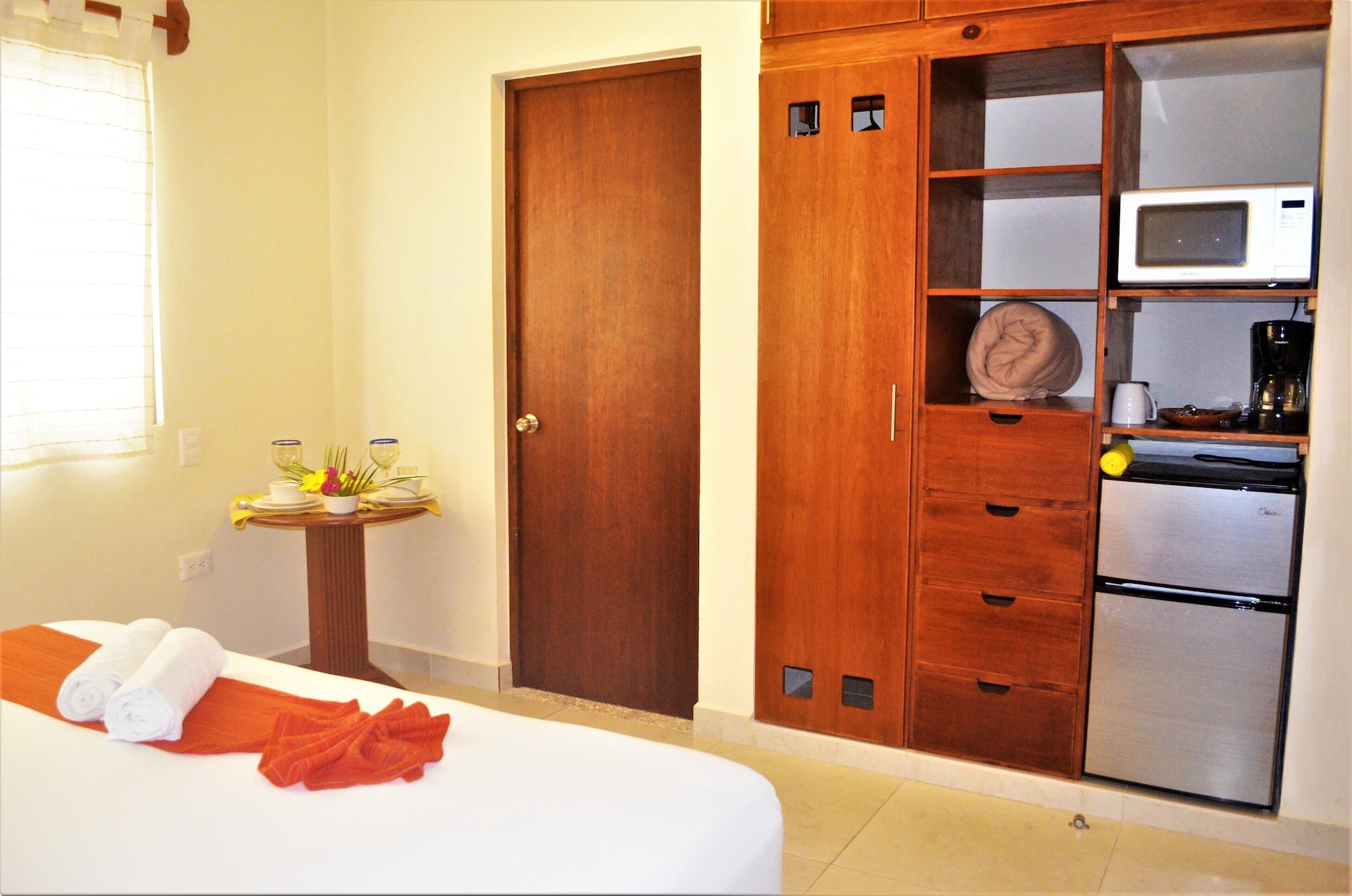 JUNIOR, STUDIO, KING BED, ANNEX