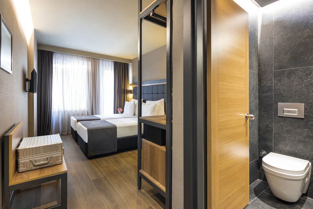 Marius Hotel 50/50