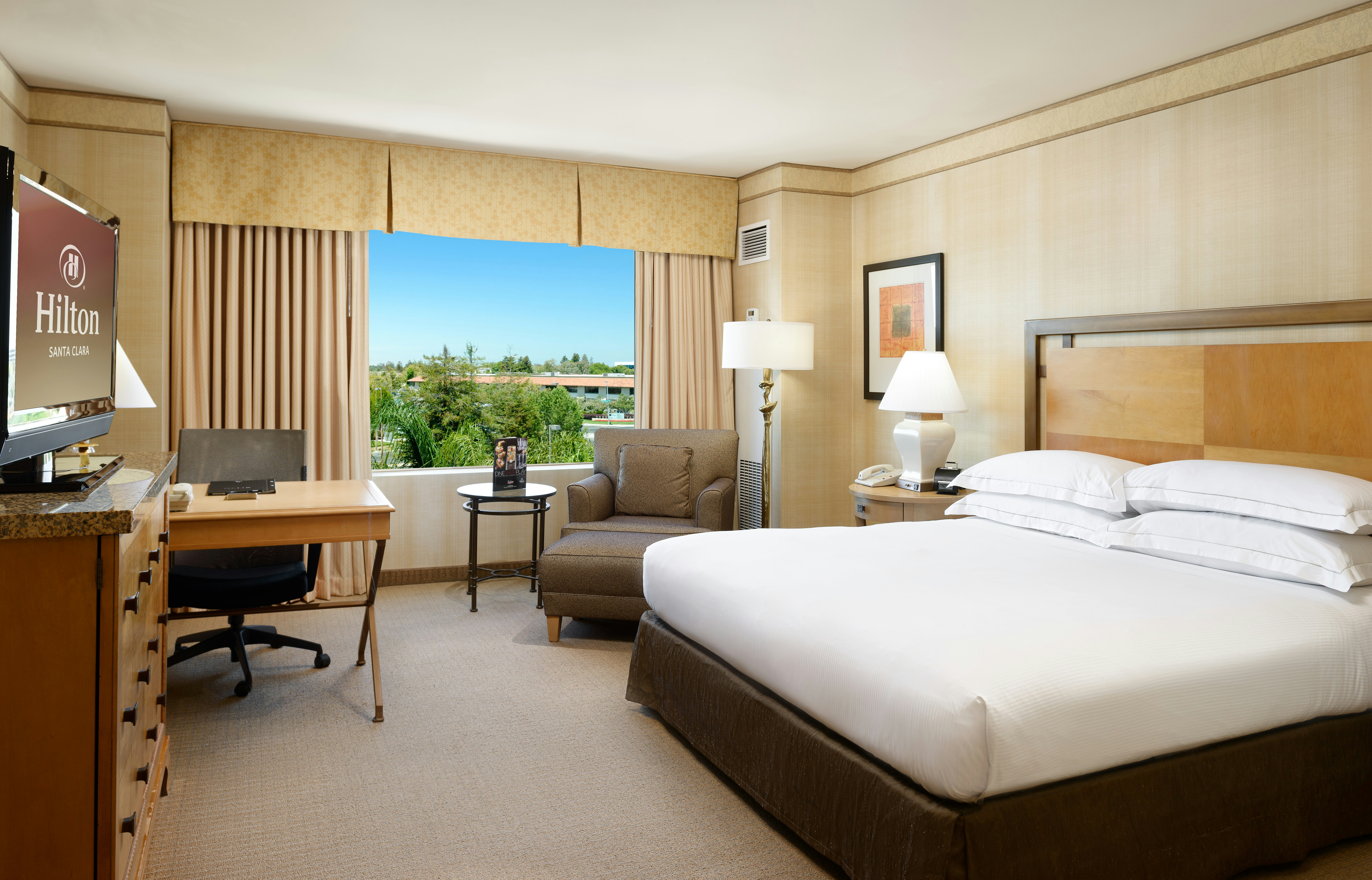 Superior, King Bed, City View