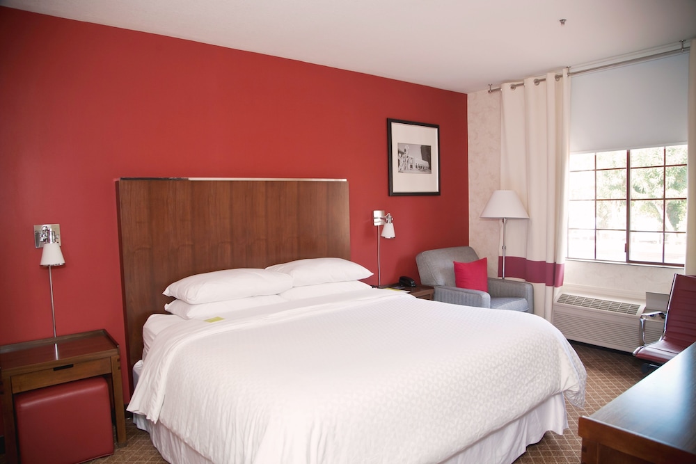 ROOM, QUEEN BED, ACCESSIBLE
