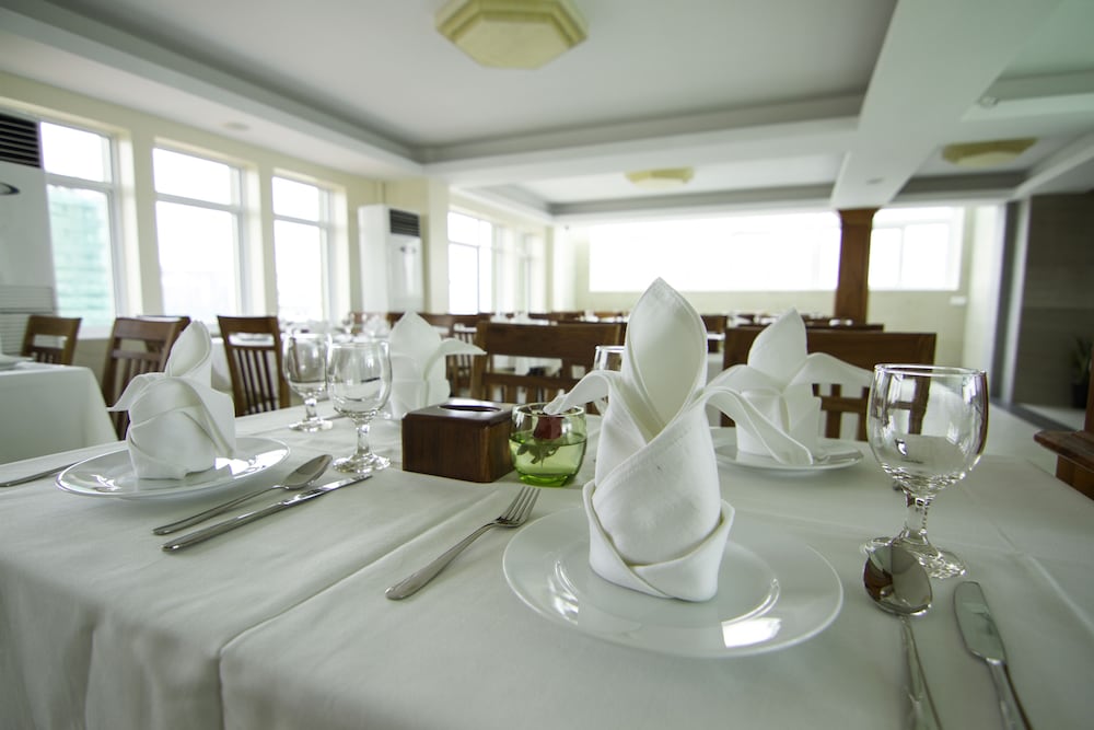 Rose Emerald Hotel 57/63