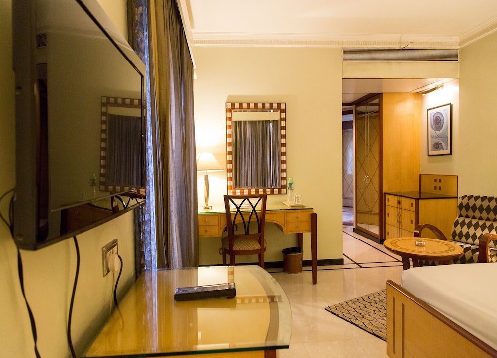 Sarovar Portico Kalupur Ahmedabad 42/42