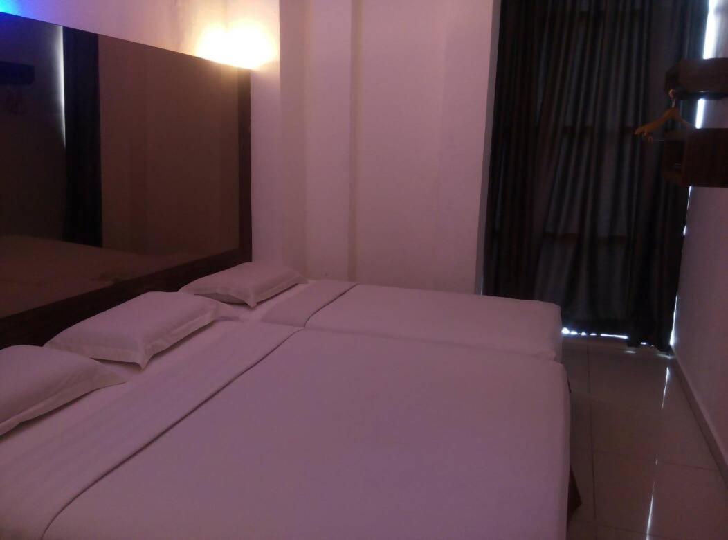 Dream Hotel 21/36