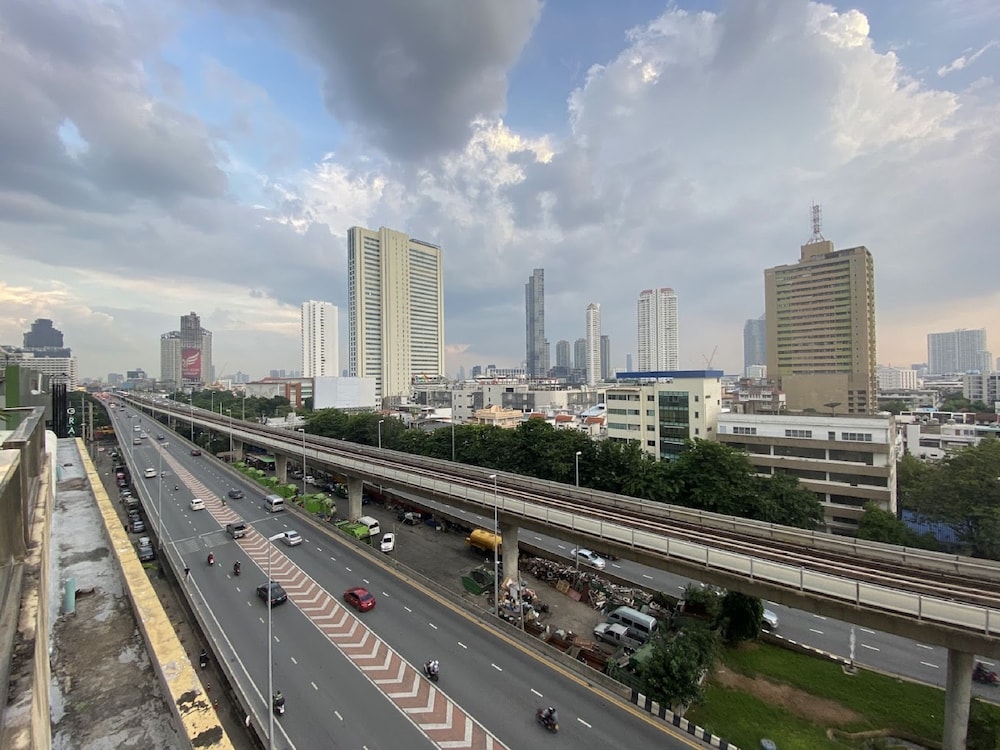 Palette Bella B All Suites Bangkok Hotel 49/57