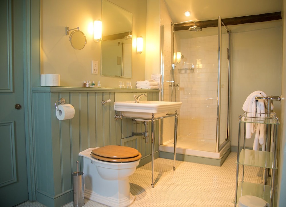 Collingwood Arms Hotel 34/36