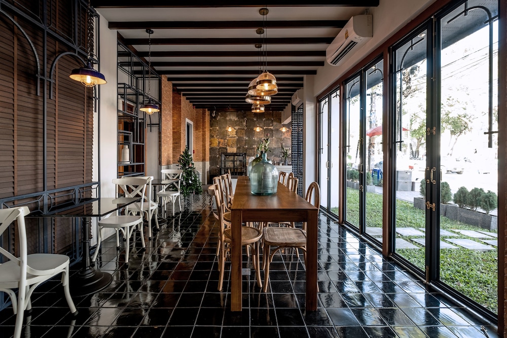 Khunluang Hostel - Adults Only 35/45