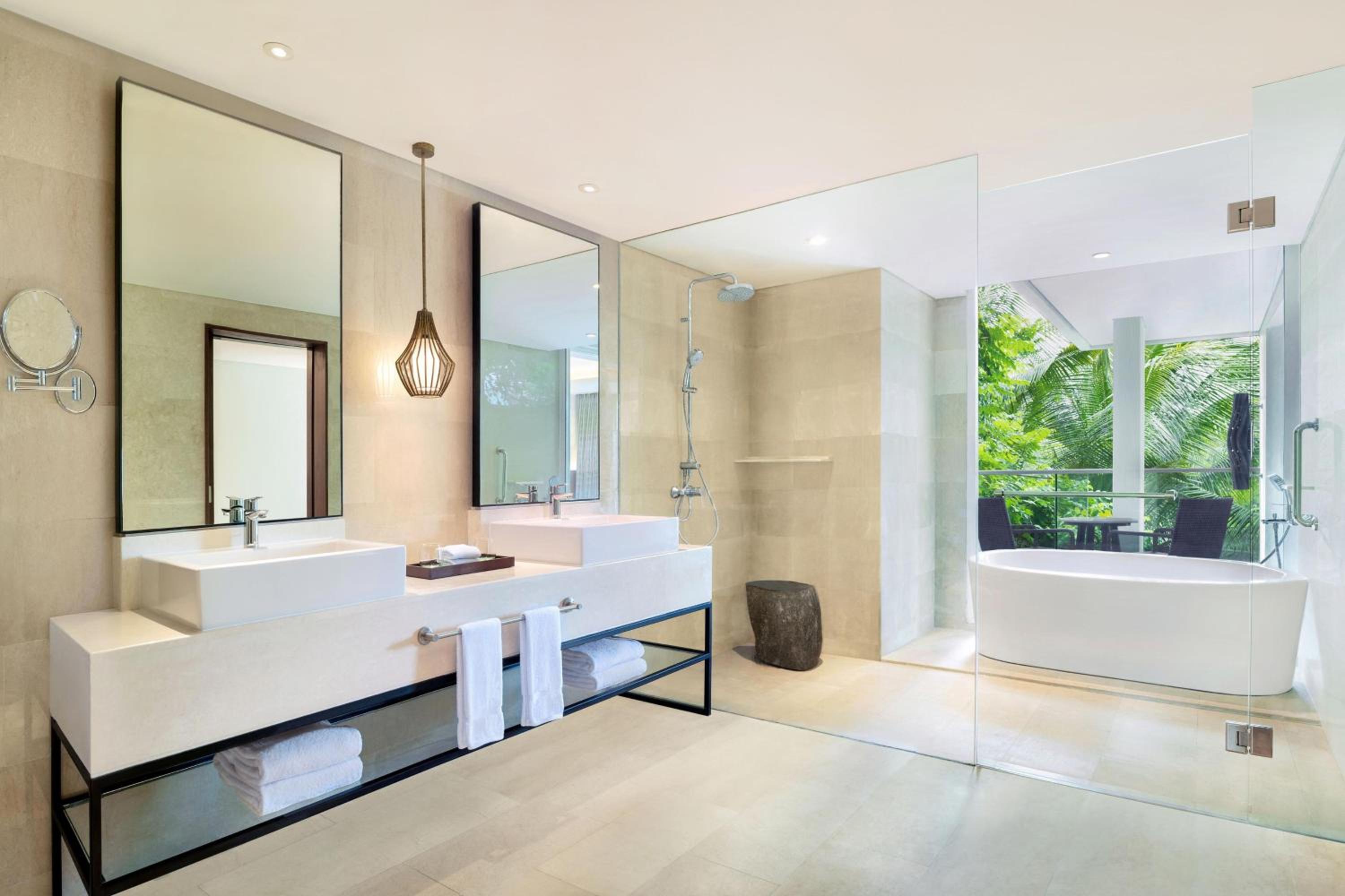 Junior Suite, Family, Studio, King Bed, Garden View, Balcony، The Westin Resort & Spa Ubud Bali 2/2