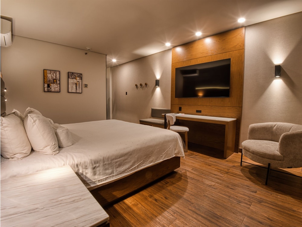 SUPERIOR, KING BED