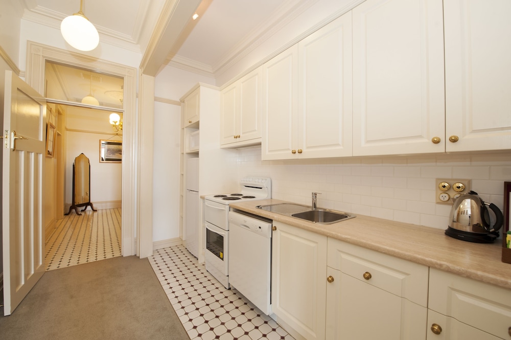 Cobb & Co Court Boutique Hotel 19/29