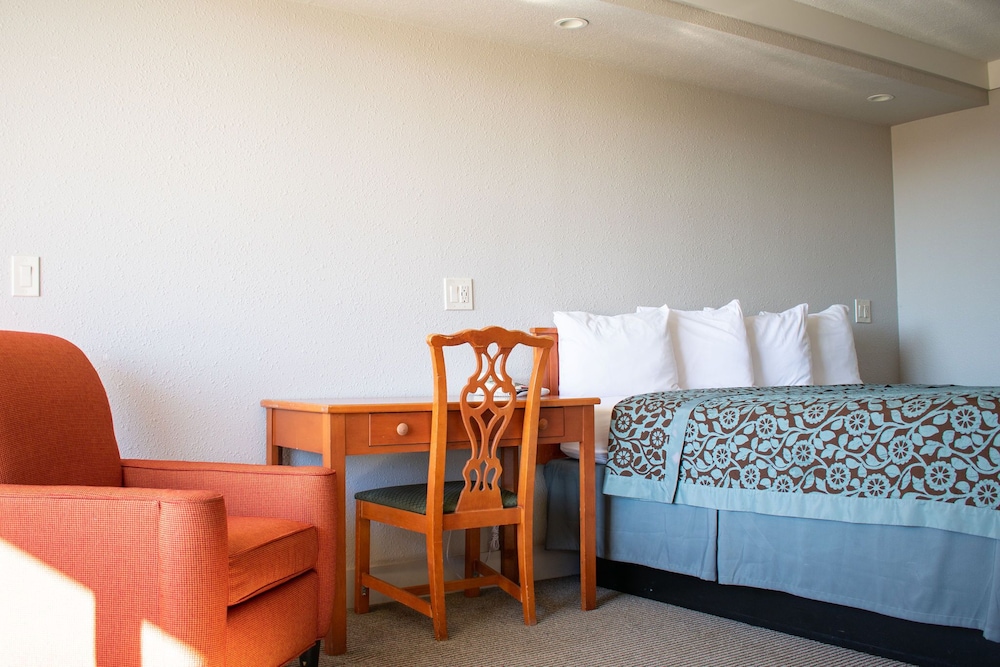 Days Inn By Wyndham Hillsboro Tx 18/37