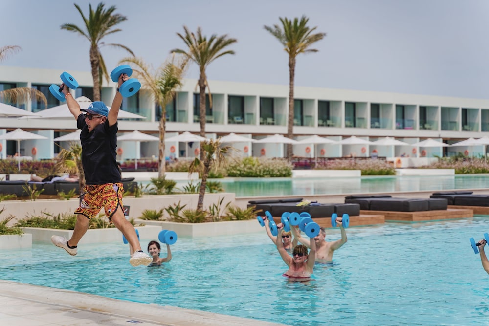 Gennadi Grand Resort 75/84