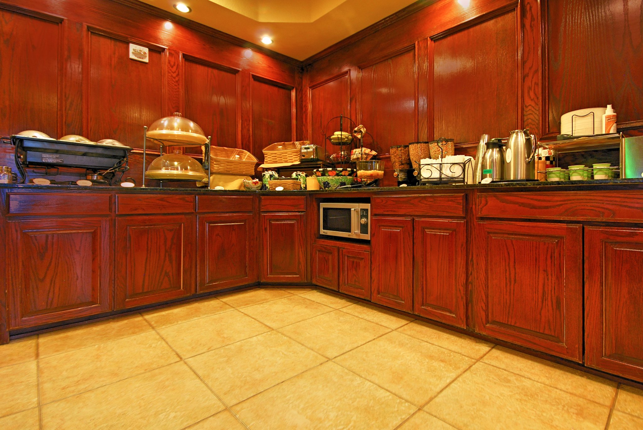 Best Western Plus Crown Colony Inn and Suites 38/59