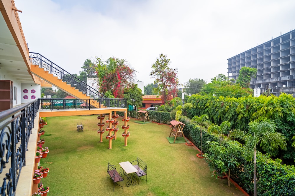 Aapno Ghar Resort 40/50