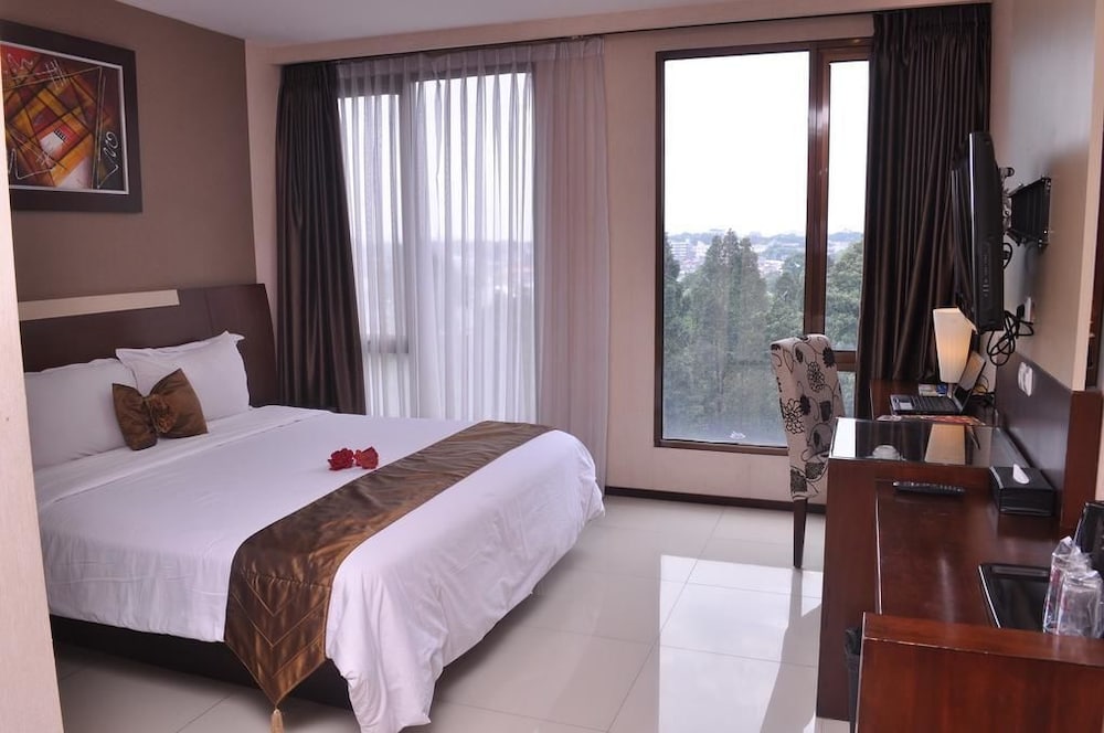 Scarlet Hotel Dago 7/21