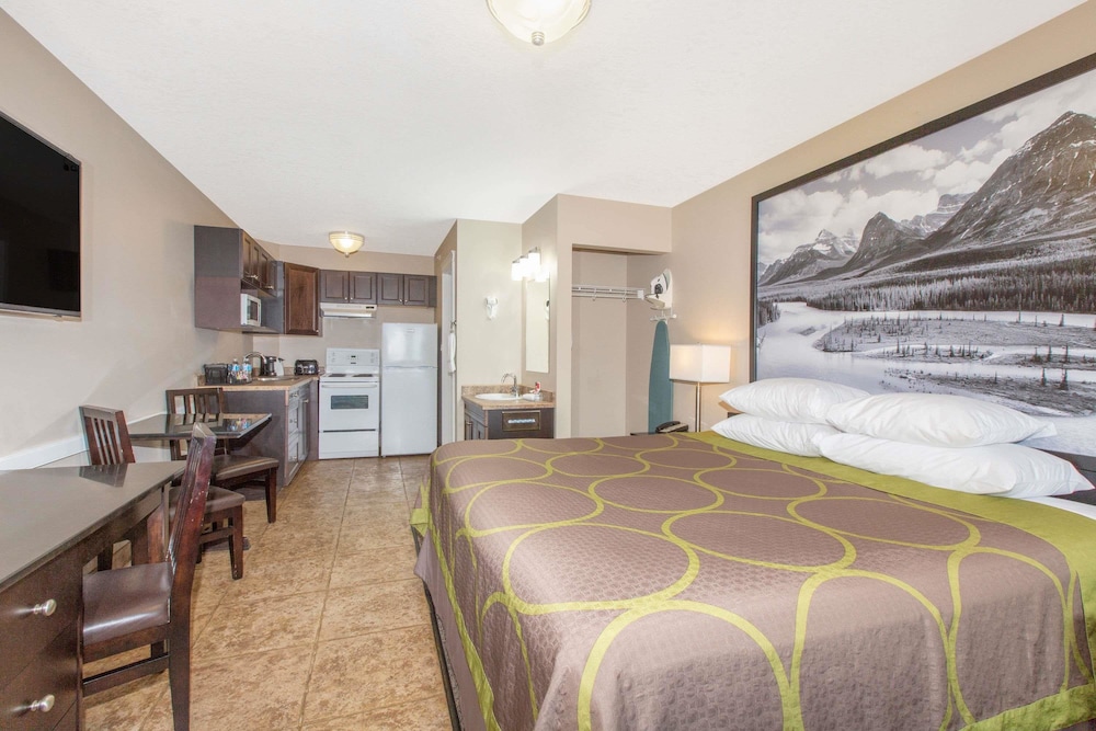 Super 8 By Wyndham Fort Mcmurray 8/31