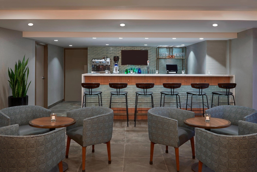 Fairfield by Marriott Montreal Downtown 43/45