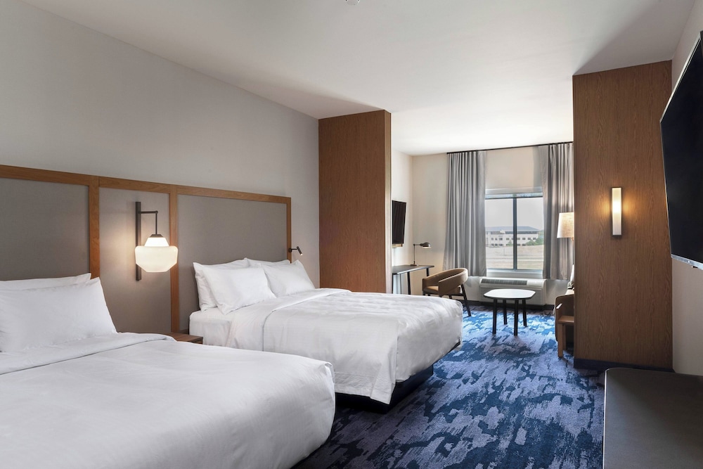 Suite, 2 Queen Beds, Sofa, Accessible