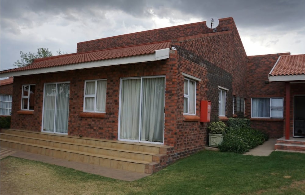 Botleng Guest House 2/50