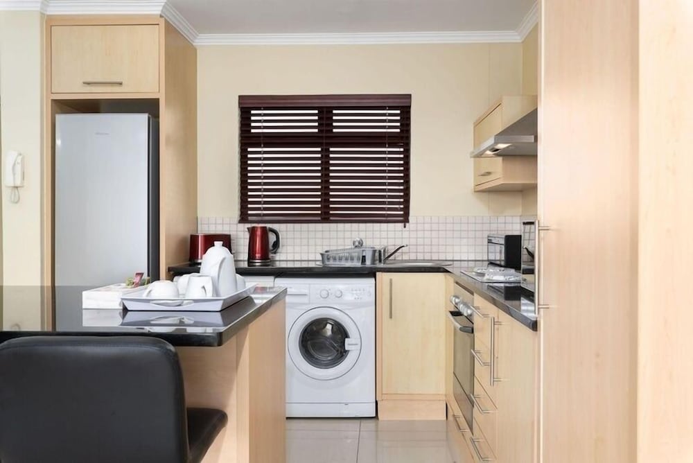 Century City Boutique Apartments 36/50