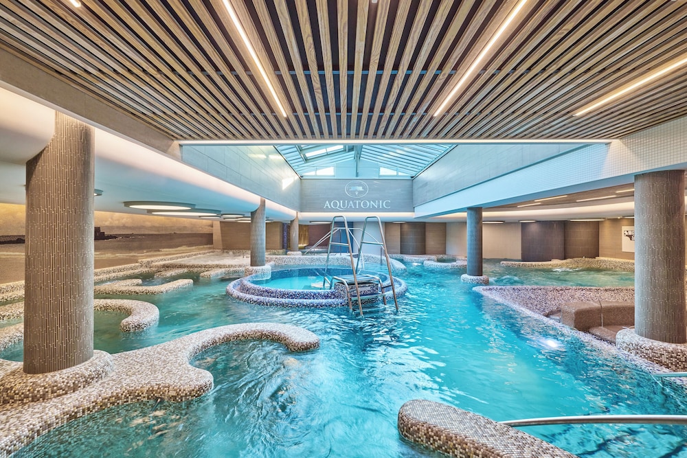 swimming pool spa