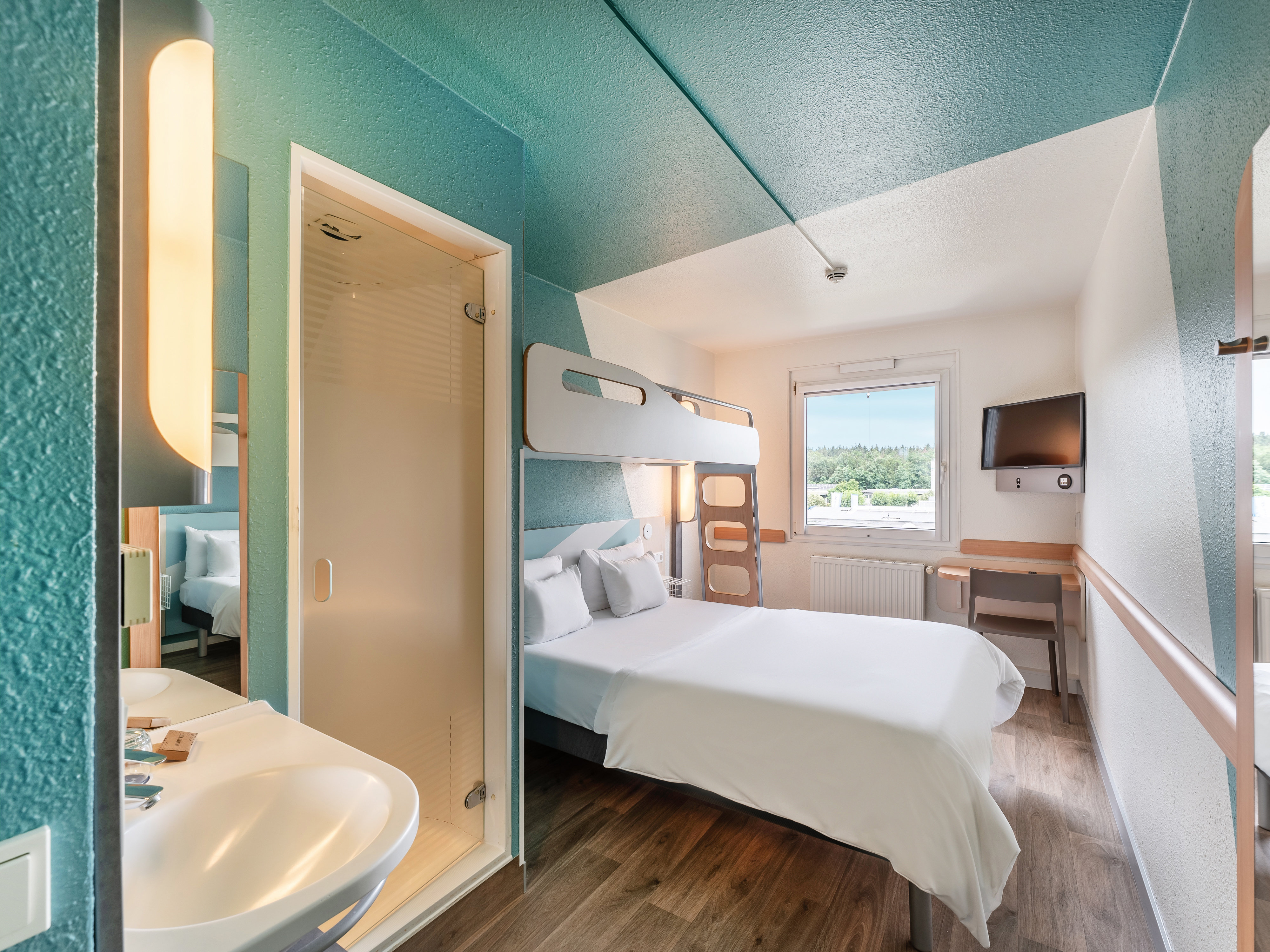 B&B HOTEL Freiburg-West 30/32