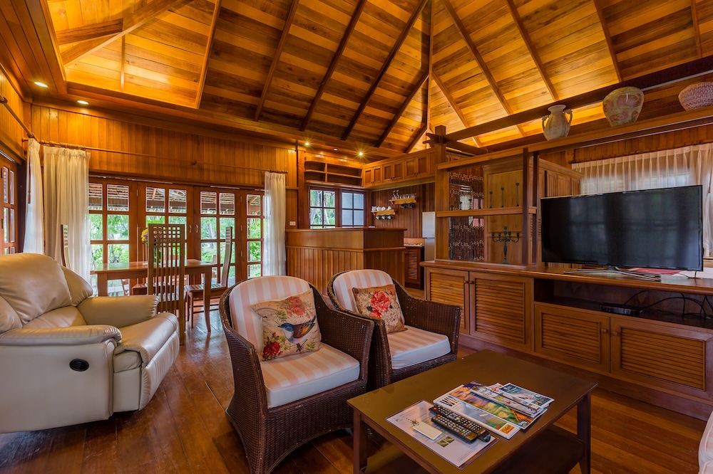 Fisherman Way Beach Resort 48/74
