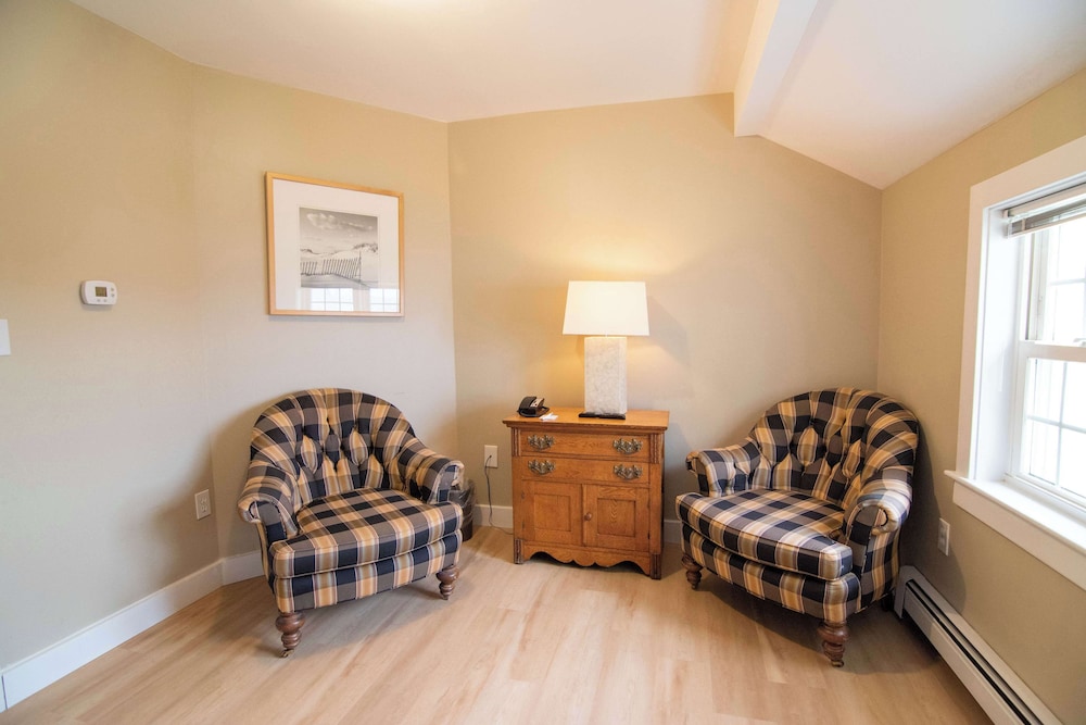 Beach House Inn 30/49