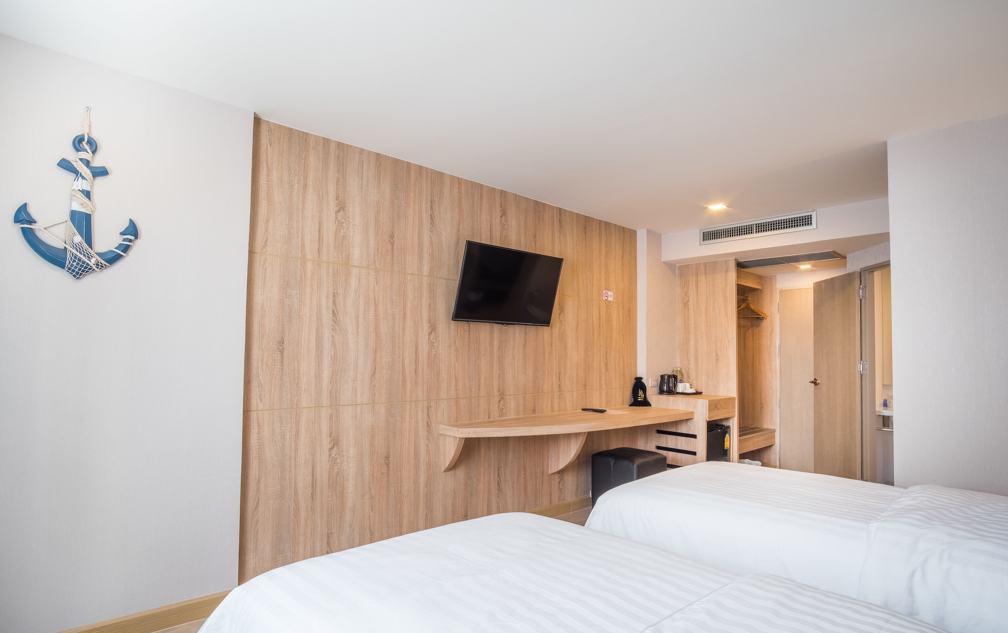 DELUXE, DOUBLE BED