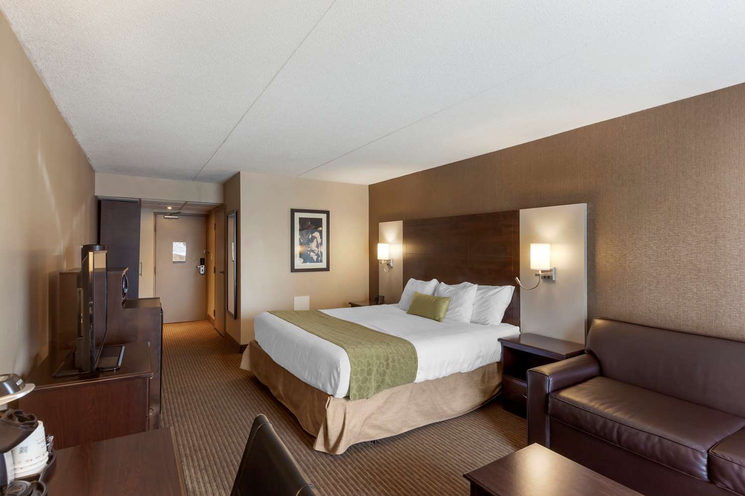 Room, King Bed, Atrium View, Sofa