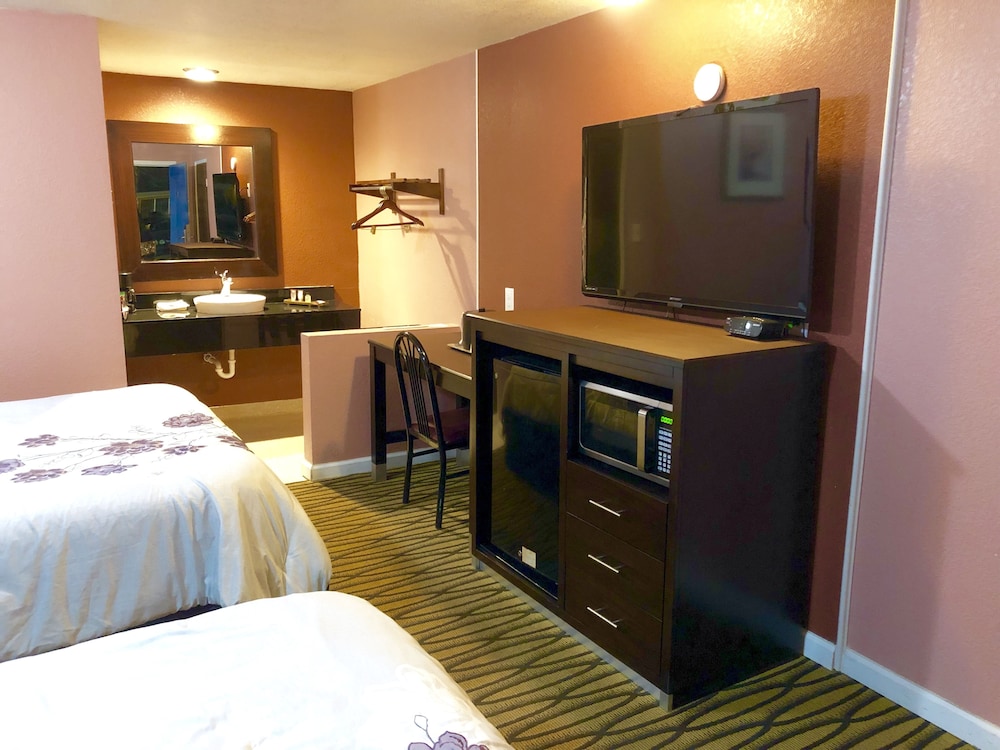 ANNIE OAKLEY MOTEL OAKLEY 21/66