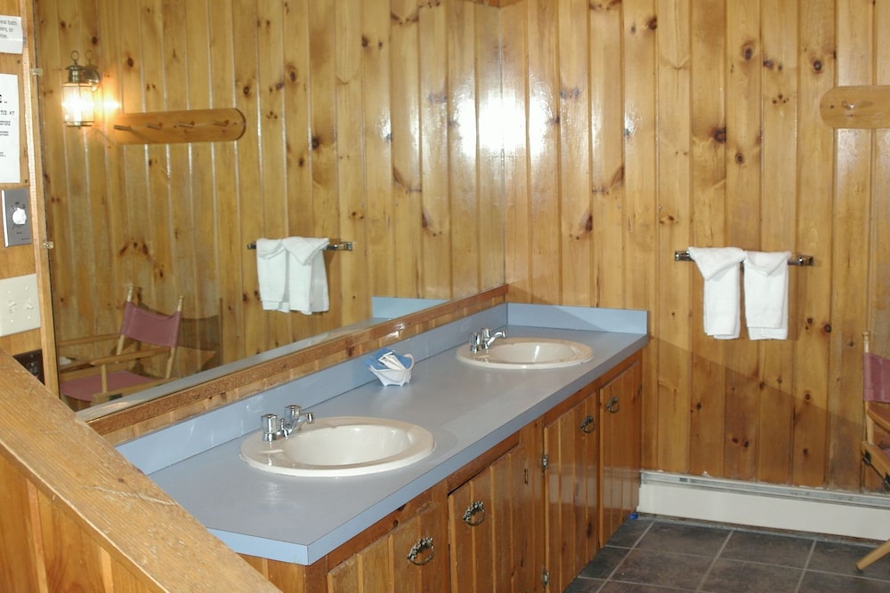 Travelodge By Wyndham Lincoln Near White Mountain 32/53