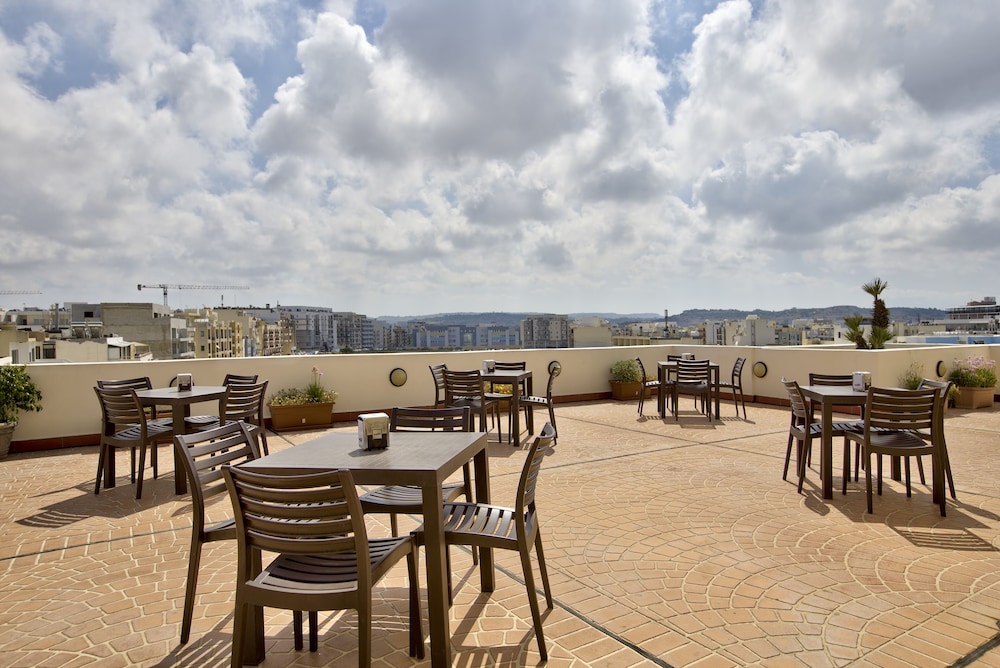 Santana Hotel 65/77