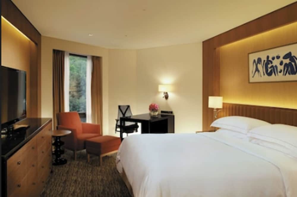Swiss Grand Hotel 8/42